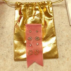 4 pairs of Stud Earrings